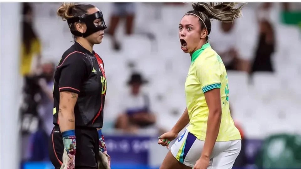 Nem a vitória de nossa seleção feminina de futebol sobre as últimas campeãs do mundo e a classificação para a final olímpica mereceu uma palavra dos jogadores de nossa seleção masculina. Por que será?